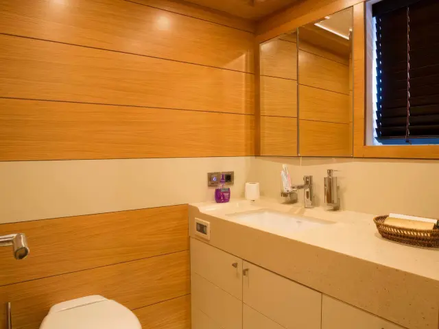 Yacht Panfeliss bathroom