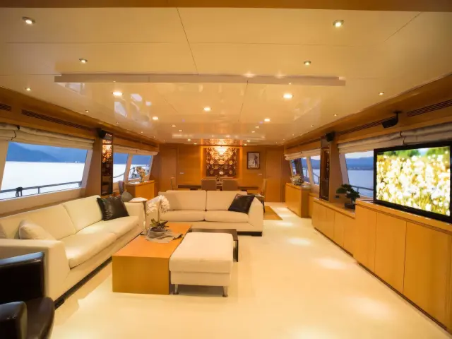 Yacht Panfeliss saloon
