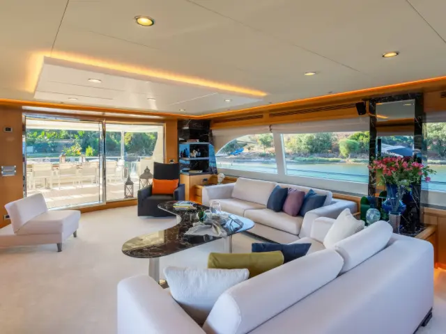 Yacht Panfeliss saloon