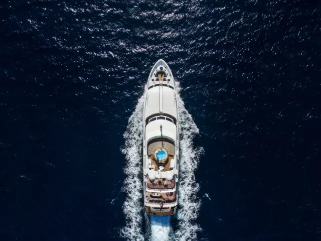 Yacht Quest R top-down view
