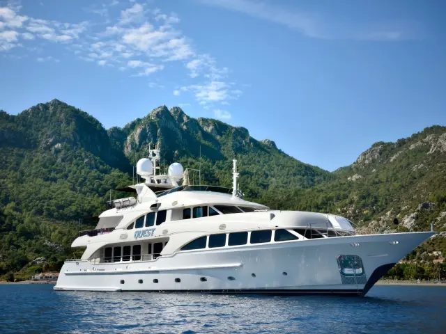 Yacht Quest R side view