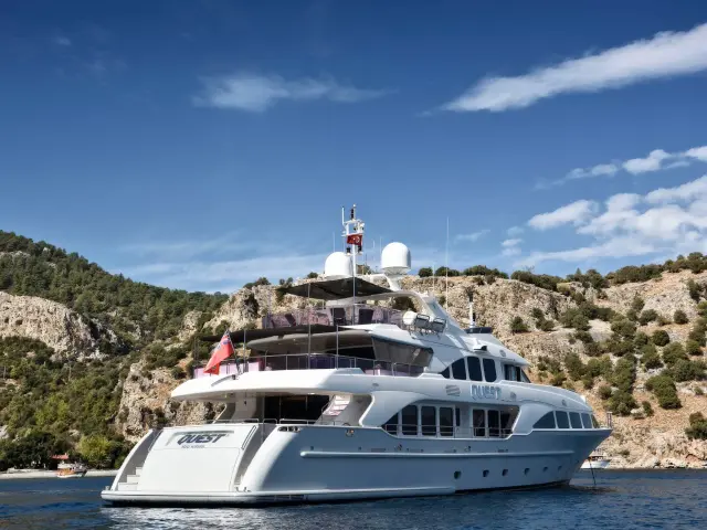 Yacht Quest R side view