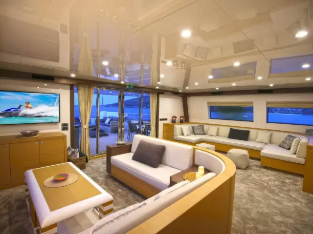 Yacht Ottawa IV saloon