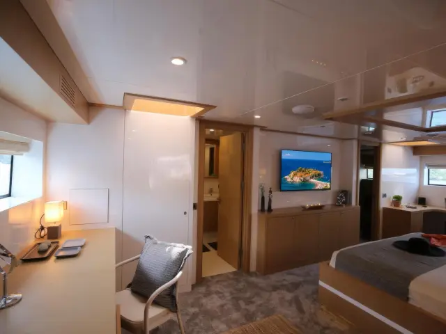 Yacht Ottawa IV cabin
