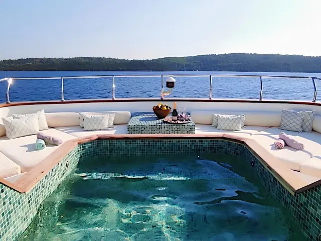 Yacht Ottawa IV photo