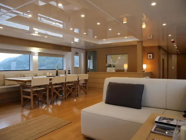 Yacht Ottawa IV saloon