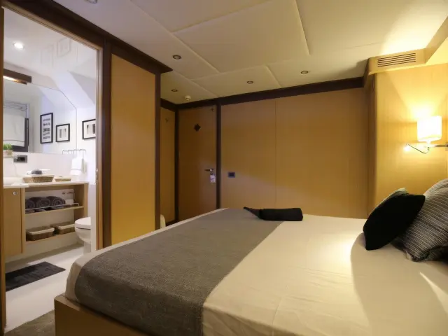 Yacht Ottawa IV cabin