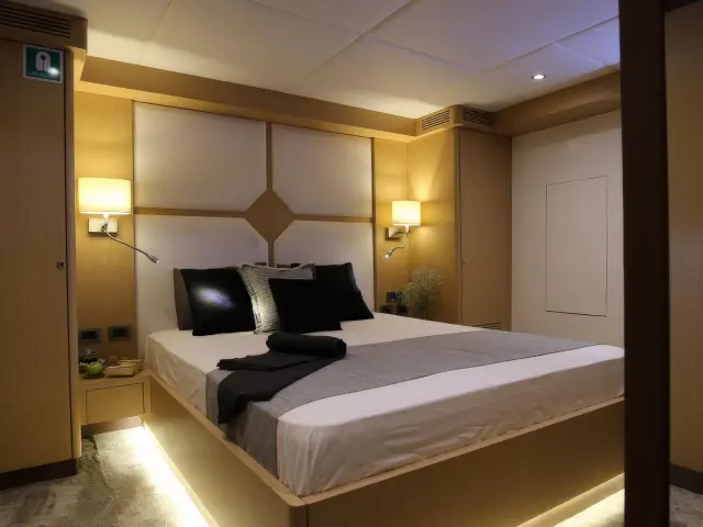 Yacht Ottawa IV cabin