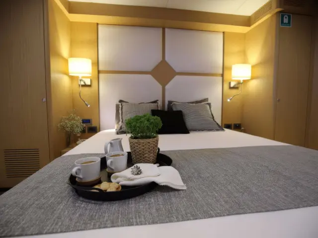 Yacht Ottawa IV cabin