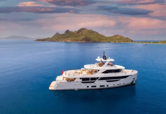 Yacht Ezgy side view