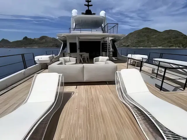 Yacht Ezgy flybridge