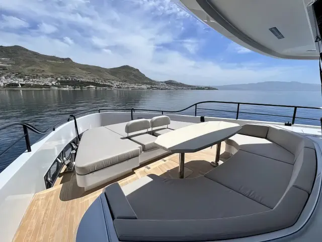 Yacht Ezgy flybridge