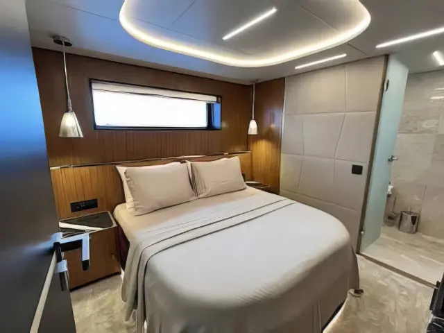 Yacht Ezgy cabin
