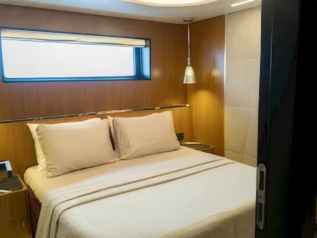 Yacht Ezgy cabin