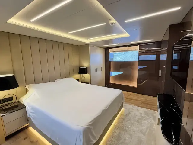 Yacht Ezgy cabin