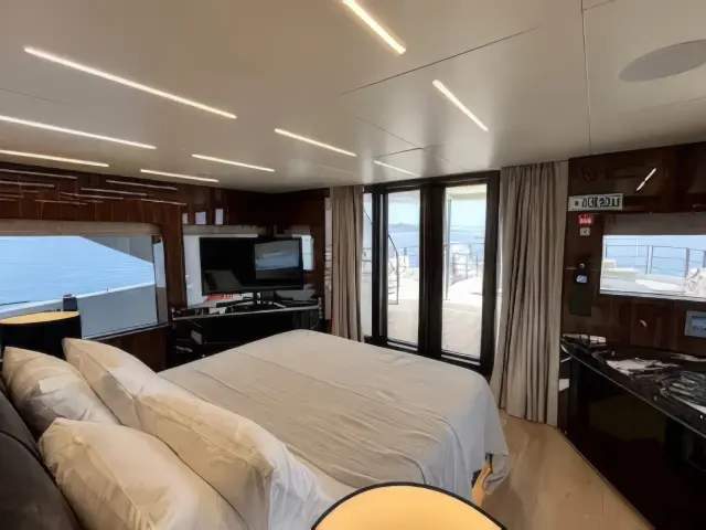 Yacht Ezgy cabin
