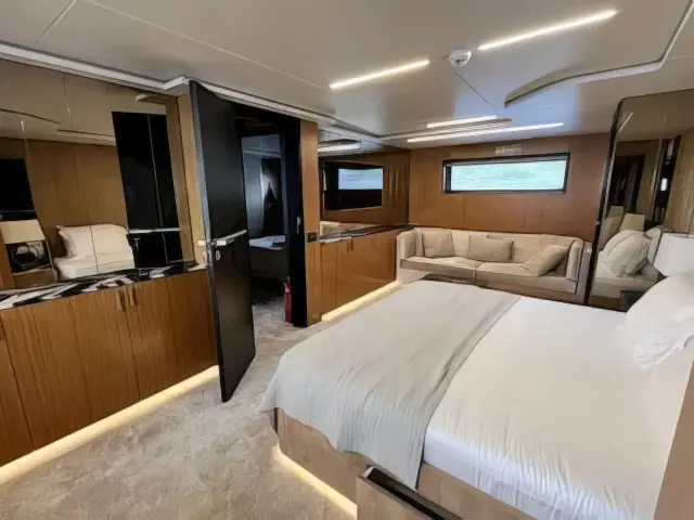Yacht Ezgy cabin