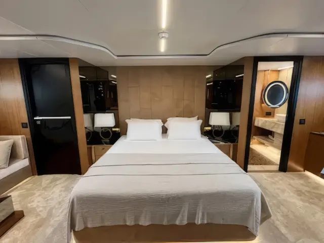 Yacht Ezgy cabin