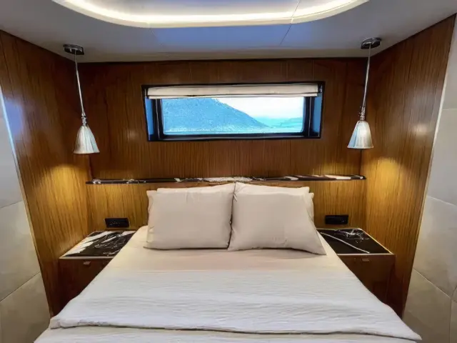 Yacht Ezgy cabin