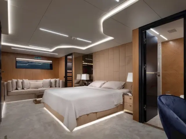 Yacht Ezgy cabin