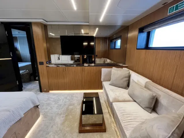 Yacht Ezgy cabin