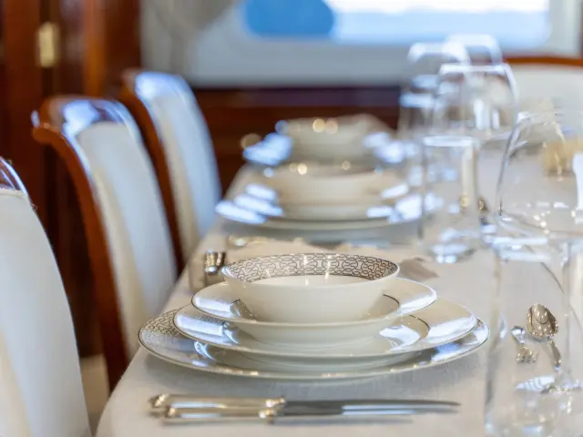 Yacht Stella Fiera dining table