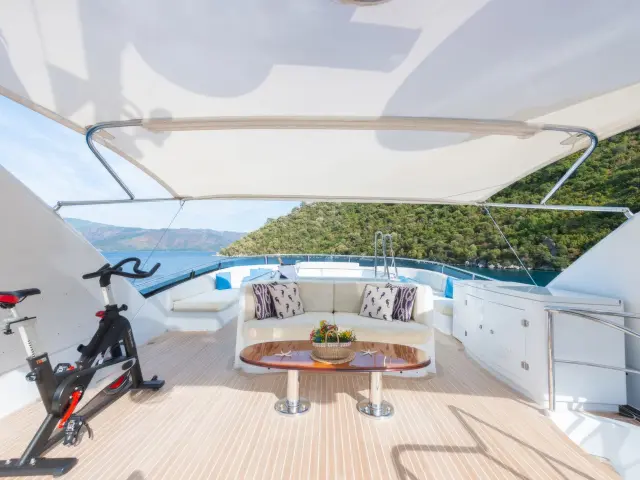 Yacht Stella Fiera flybridge