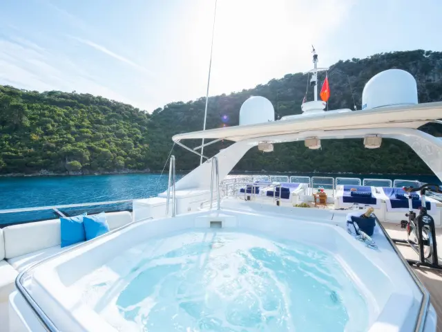 Yacht Stella Fiera Jacuzzi