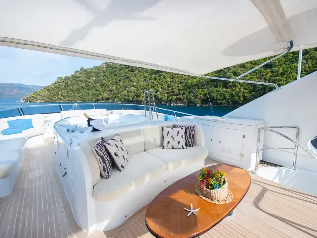 Yacht Stella Fiera Jacuzzi