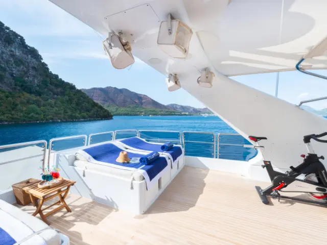 Yacht Stella Fiera flybridge