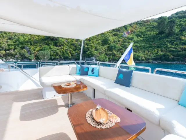 Yacht Stella Fiera flybridge