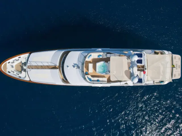 Yacht Stella Fiera top-down view