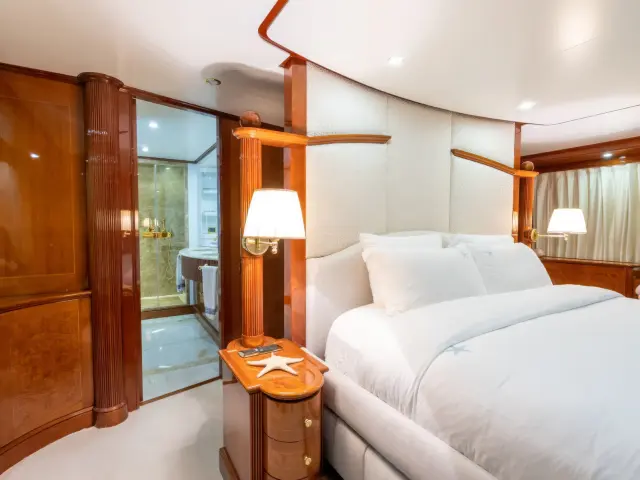 Yacht Stella Fiera cabin