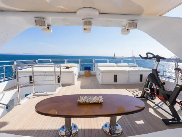 Yacht Stella Fiera flybridge