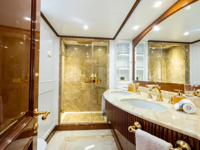 Yacht Stella Fiera cabin bathroom