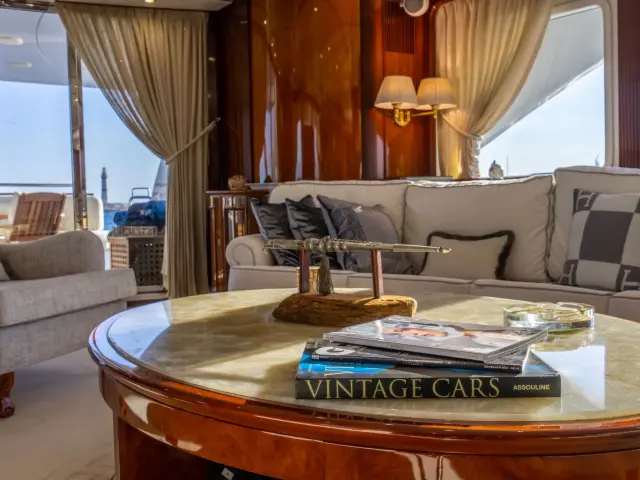 Yacht Stella Fiera saloon