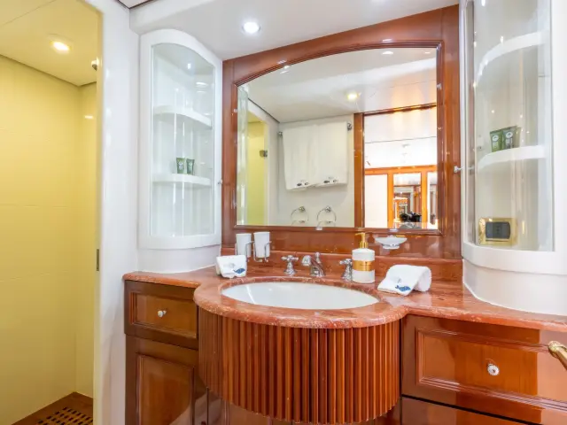 Yacht Stella Fiera cabin bathroom