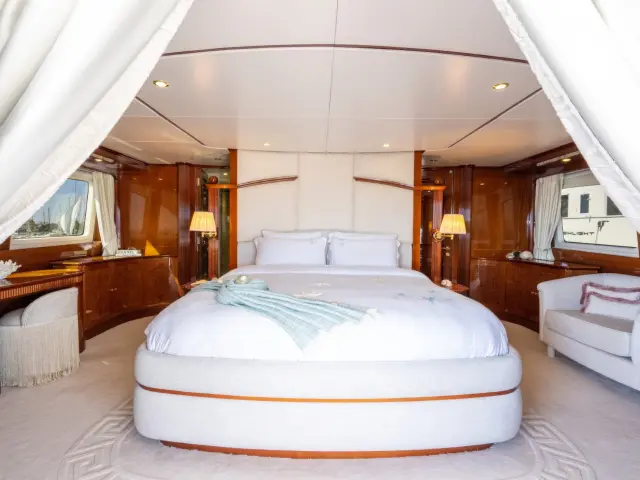 Yacht Stella Fiera cabin