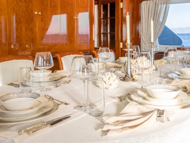 Yacht Stella Fiera dining table