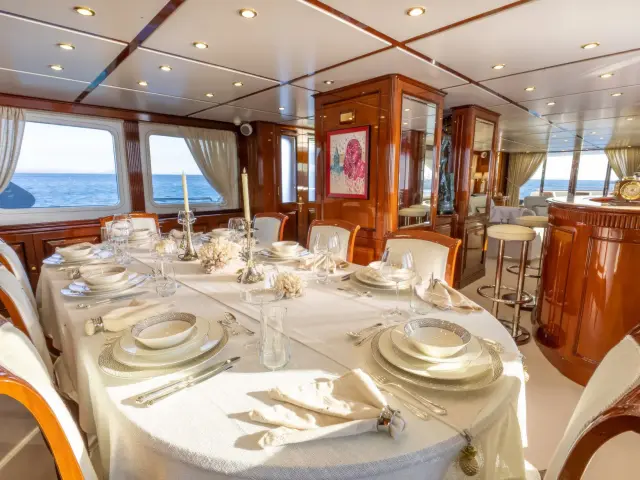 Yacht Stella Fiera dining table