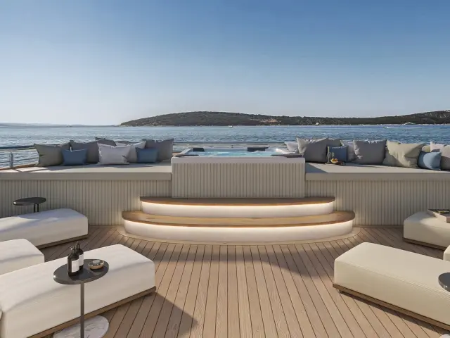 Yacht Bella Jacuzzi