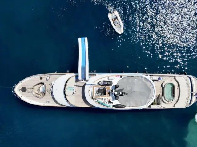 Yacht Bella top-down view