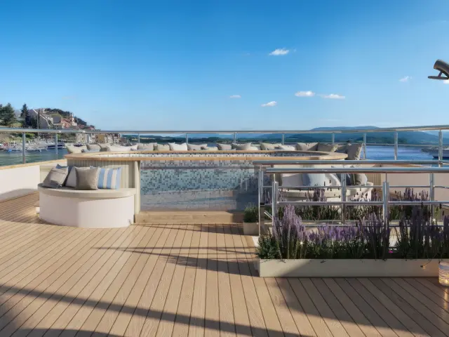 Yacht Bella flybridge