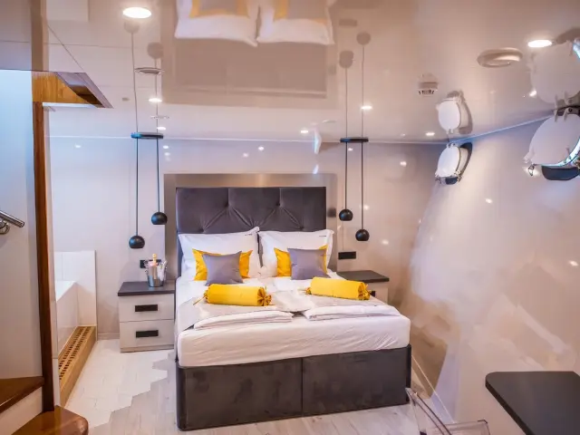 Yacht Alfa Mario cabin