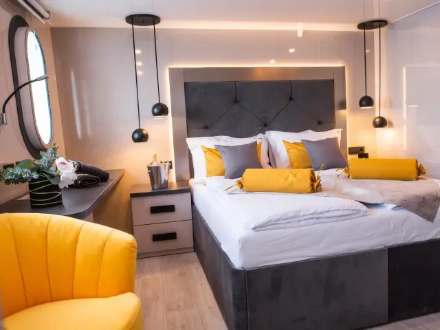 Yacht Alfa Mario cabin