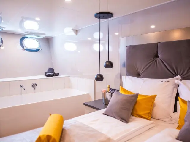 Yacht Alfa Mario cabin