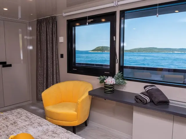 Yacht Alfa Mario cabin