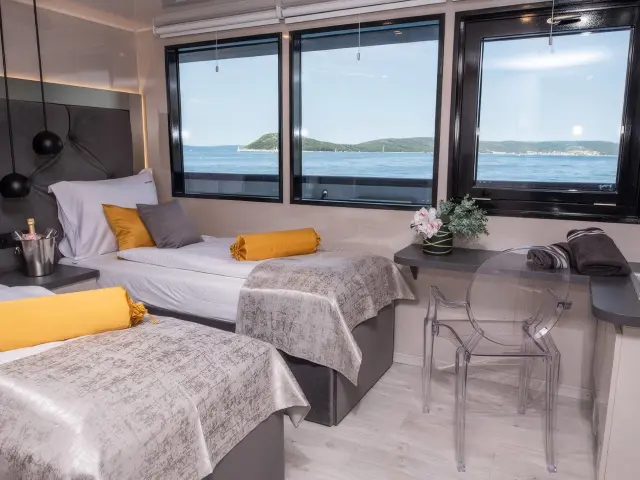 Yacht Alfa Mario cabin