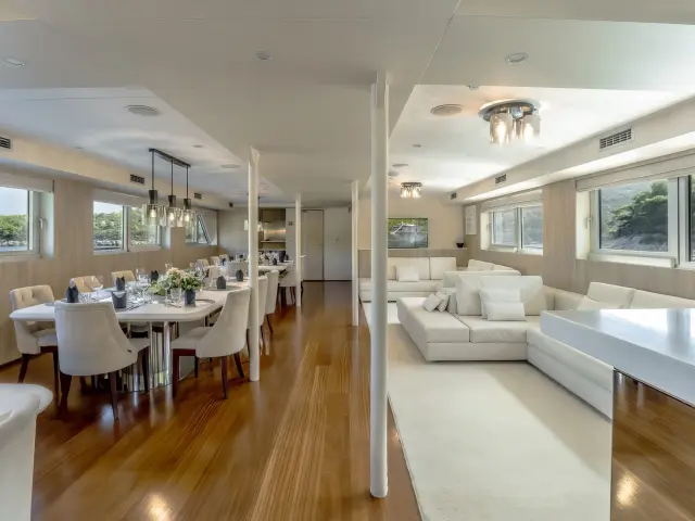 Yacht Cristal saloon