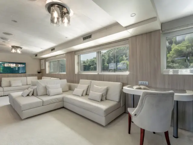 Yacht Cristal saloon